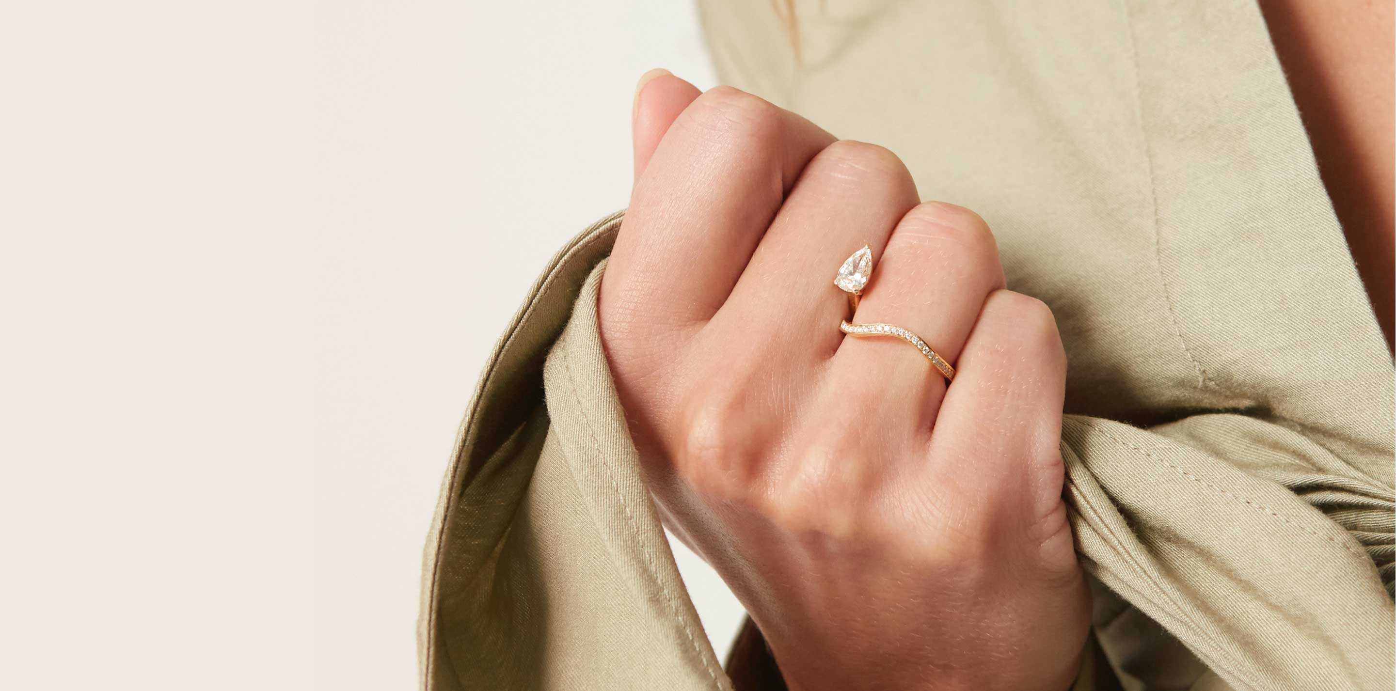 Create your own unique lab diamond engagement ring